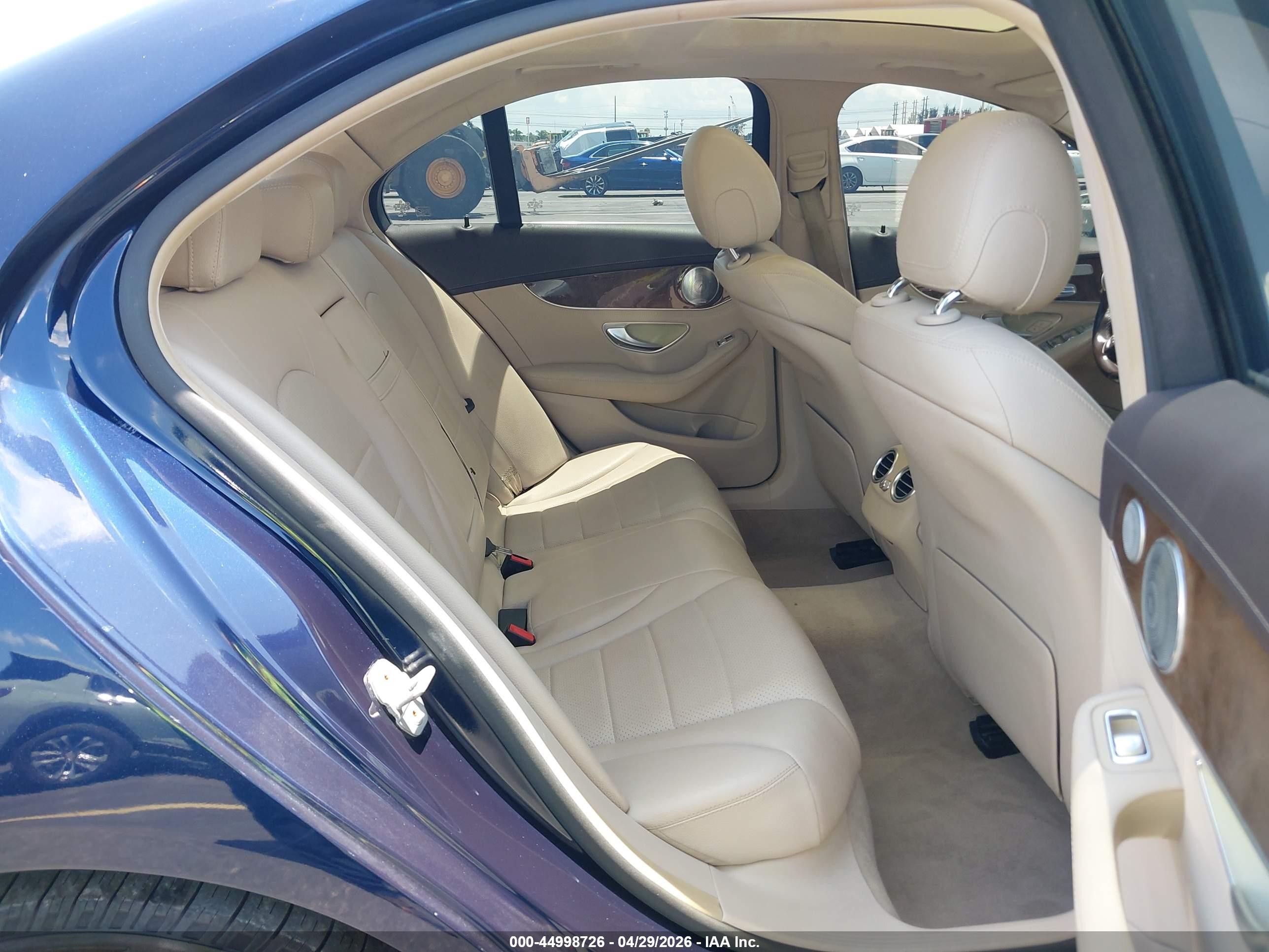 2015 Mercedes-benz C 300 Luxury 4matic Dark Blue vin: 55SWF4KB6FU034595