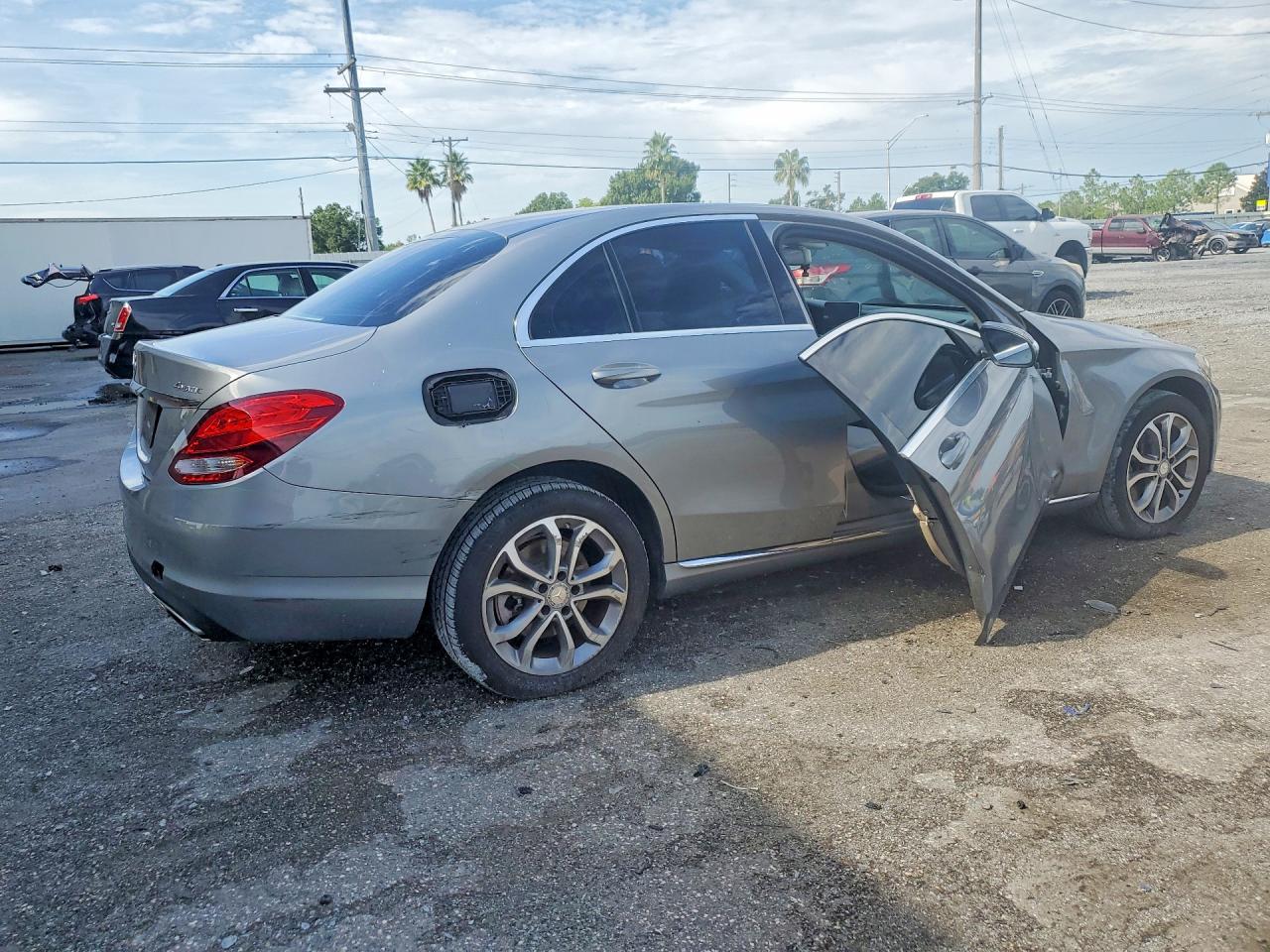2015 Mercedes-benz C 300 4matic Silver vin: 55SWF4KB6FU036122