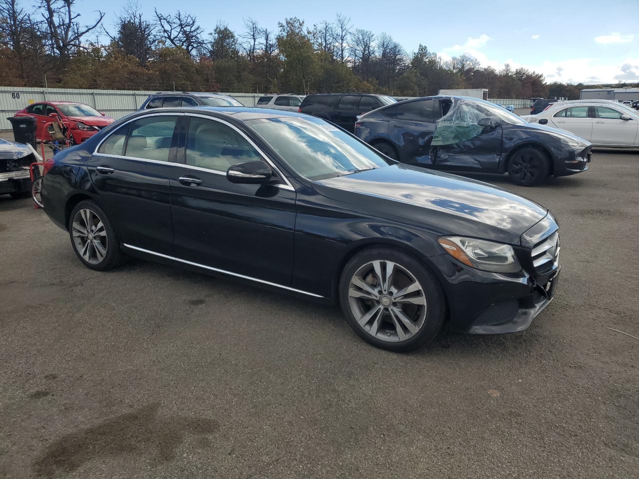 2015 Mercedes-benz C 300 4matic Черный vin: 55SWF4KB6FU047864