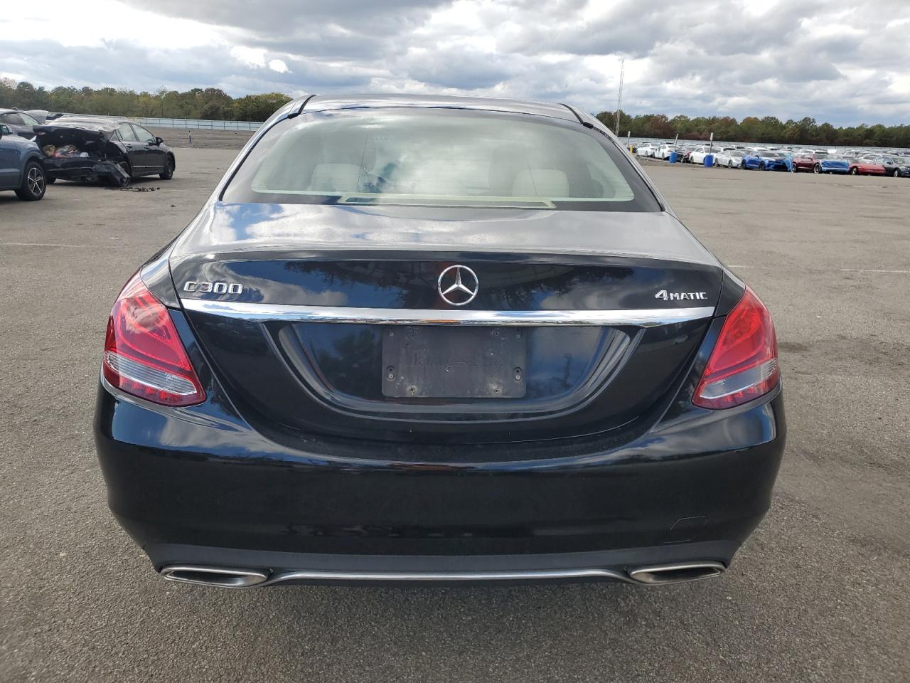 2015 Mercedes-benz C 300 4matic Черный vin: 55SWF4KB6FU047864