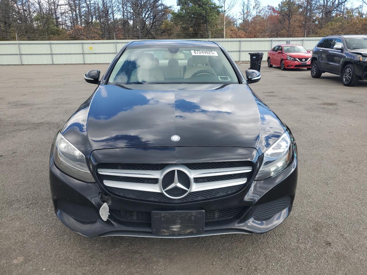 2015 Mercedes-benz C 300 4matic Черный vin: 55SWF4KB6FU047864