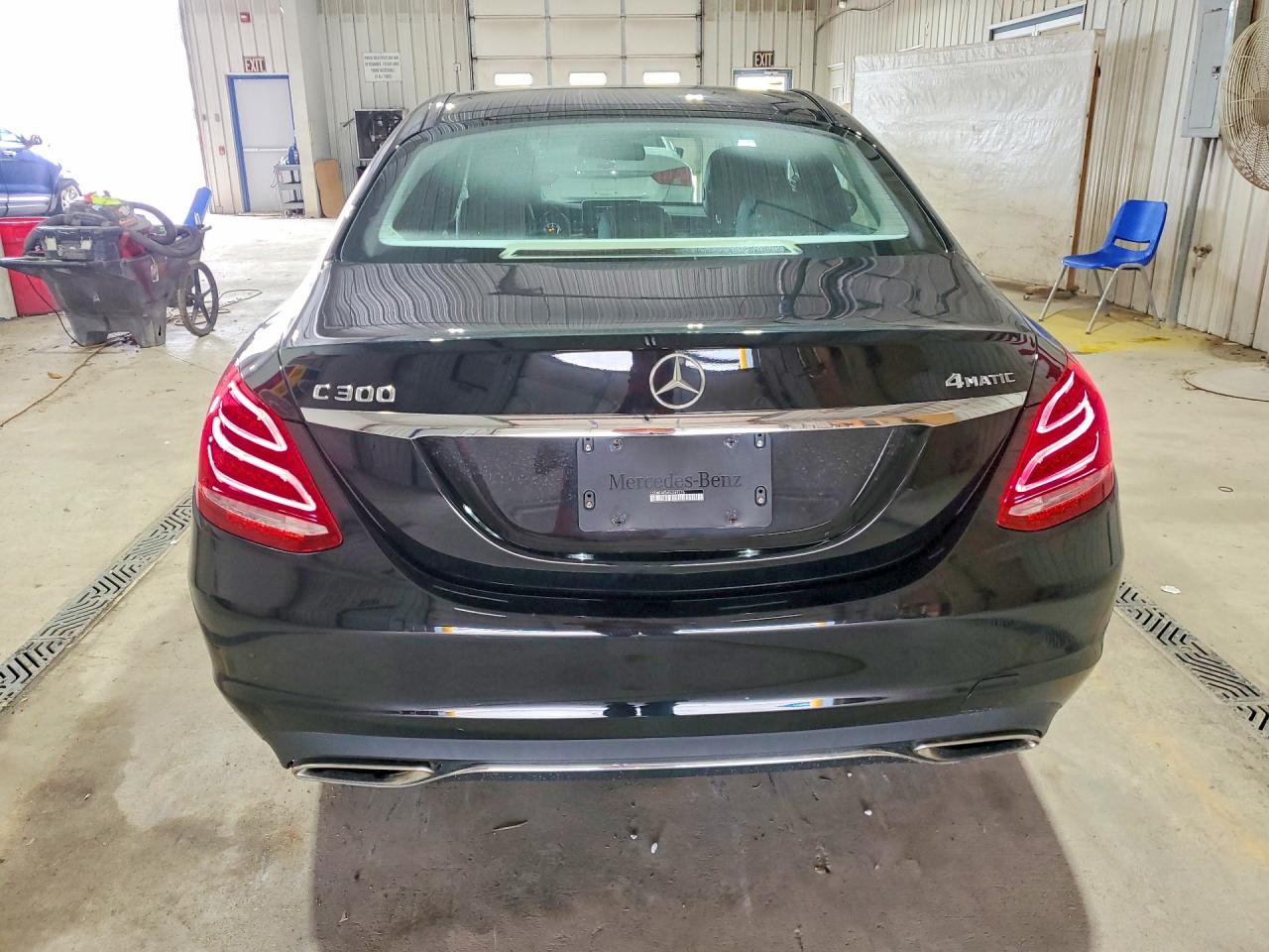 2015 Mercedes-benz C 300 4matic Черный vin: 55SWF4KB6FU049176