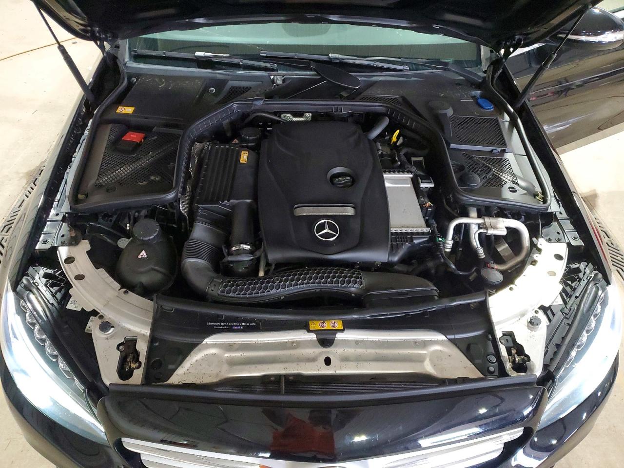 2015 Mercedes-benz C 300 4matic Черный vin: 55SWF4KB6FU049176