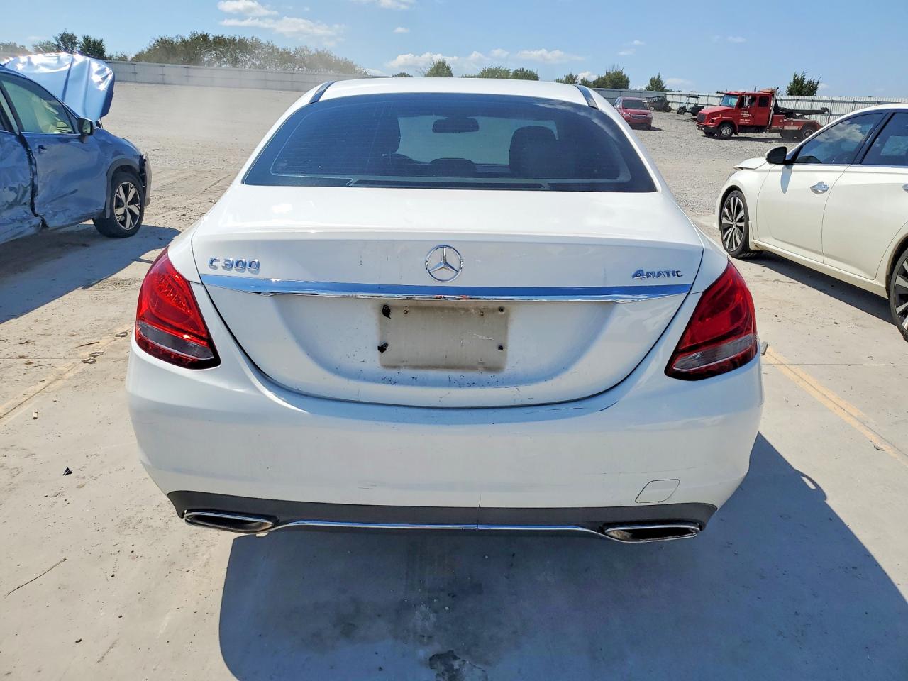 2015 Mercedes-benz C 300 4matic White vin: 55SWF4KB6FU071310