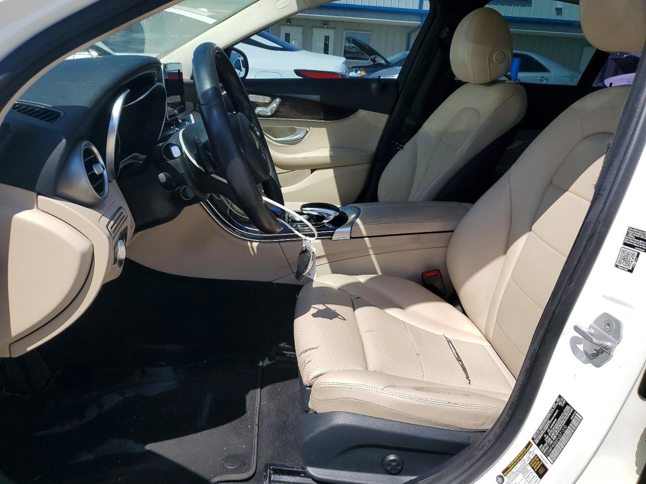 2015 Mercedes-benz C 300 4matic White vin: 55SWF4KB6FU071310