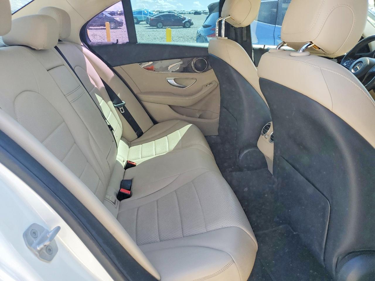 2015 Mercedes-benz C 300 4matic White vin: 55SWF4KB6FU071310