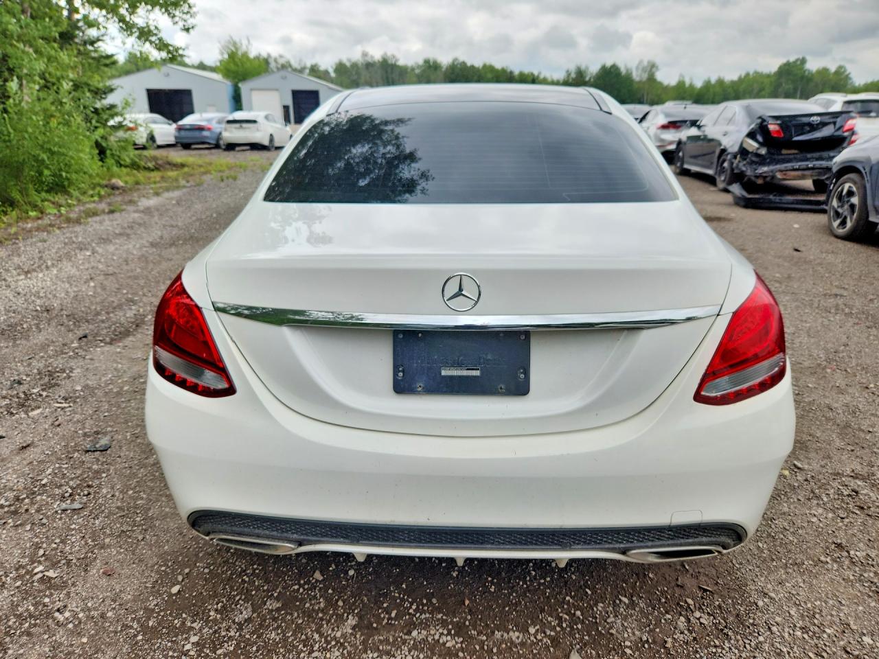 2015 Mercedes-benz C 300 4matic White vin: 55SWF4KB6FU081657