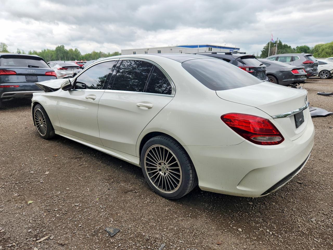 2015 Mercedes-benz C 300 4matic White vin: 55SWF4KB6FU081657