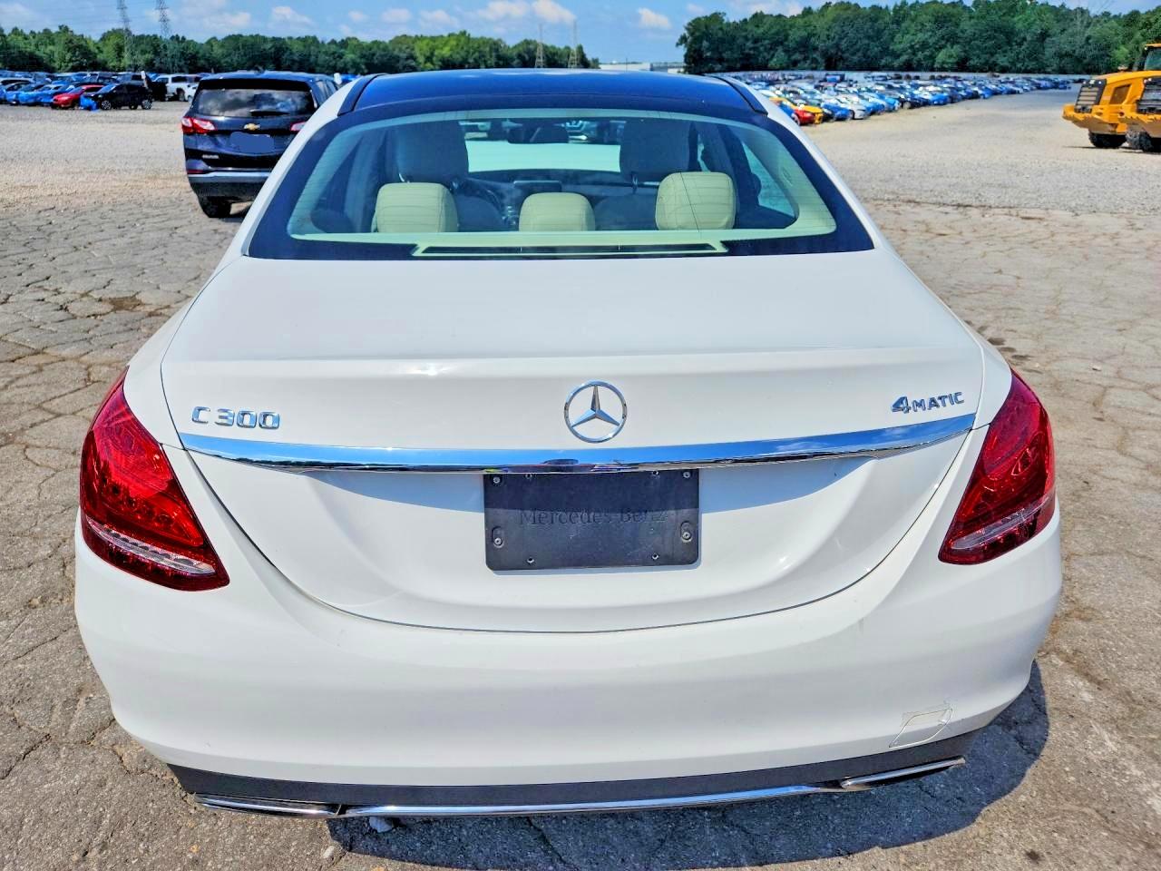 2015 Mercedes-benz C 300 4matic White vin: 55SWF4KB6FU084056