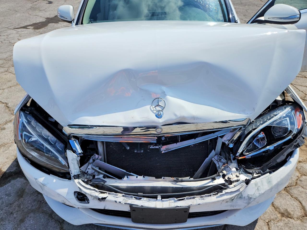 2015 Mercedes-benz C 300 4matic White vin: 55SWF4KB6FU084056