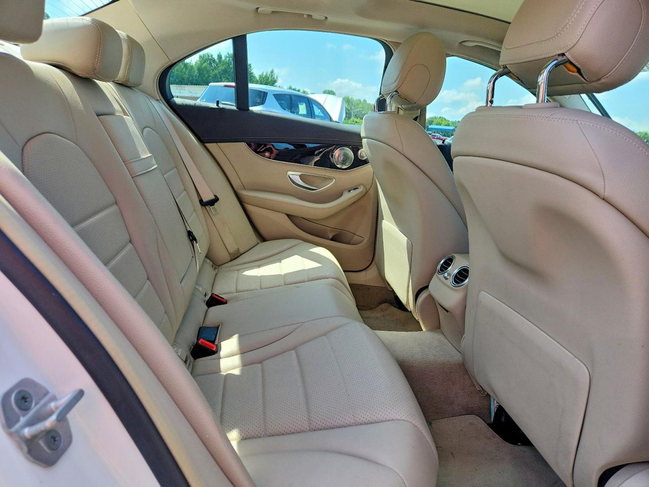 2015 Mercedes-benz C 300 4matic White vin: 55SWF4KB6FU084056