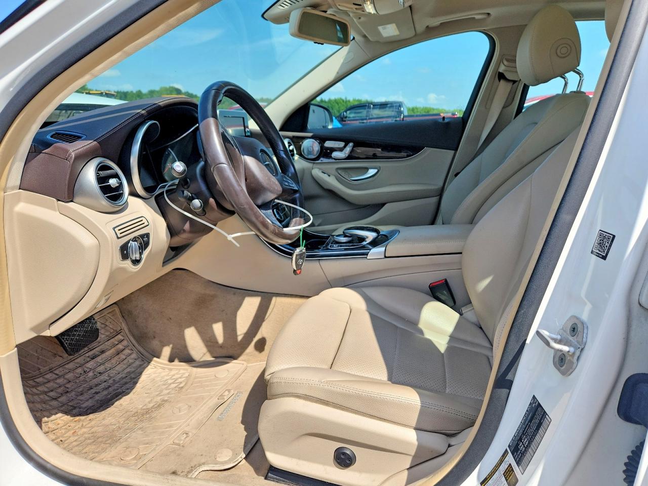 2015 Mercedes-benz C 300 4matic White vin: 55SWF4KB6FU084056