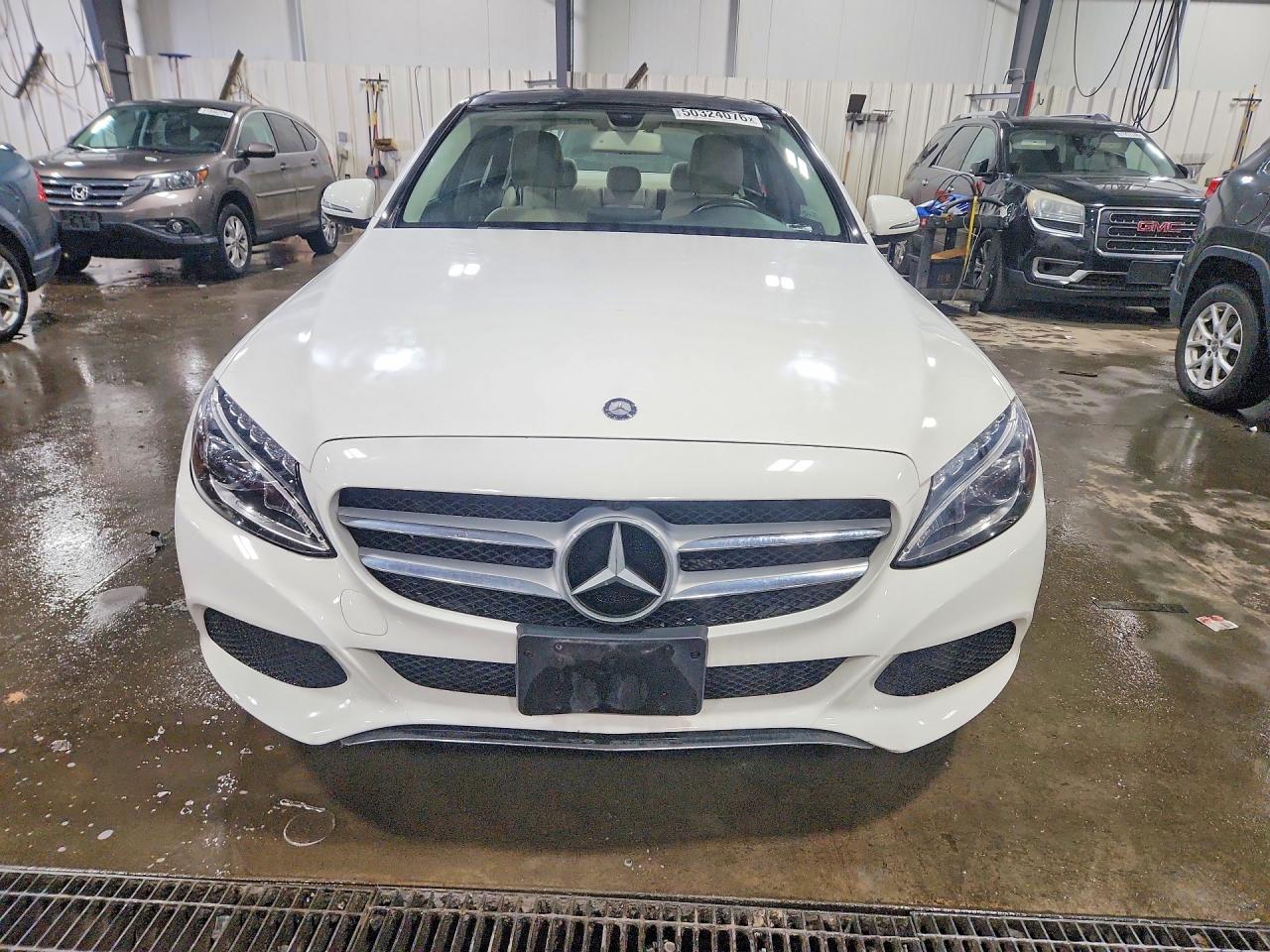 2016 Mercedes-benz C 300 4matic White vin: 55SWF4KB6GU107756