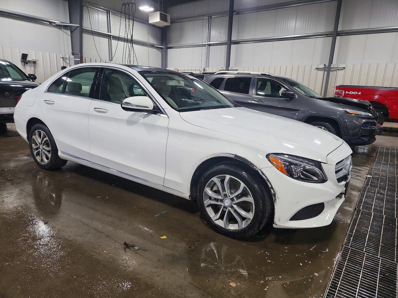2016 Mercedes-benz C 300 4matic White vin: 55SWF4KB6GU107756