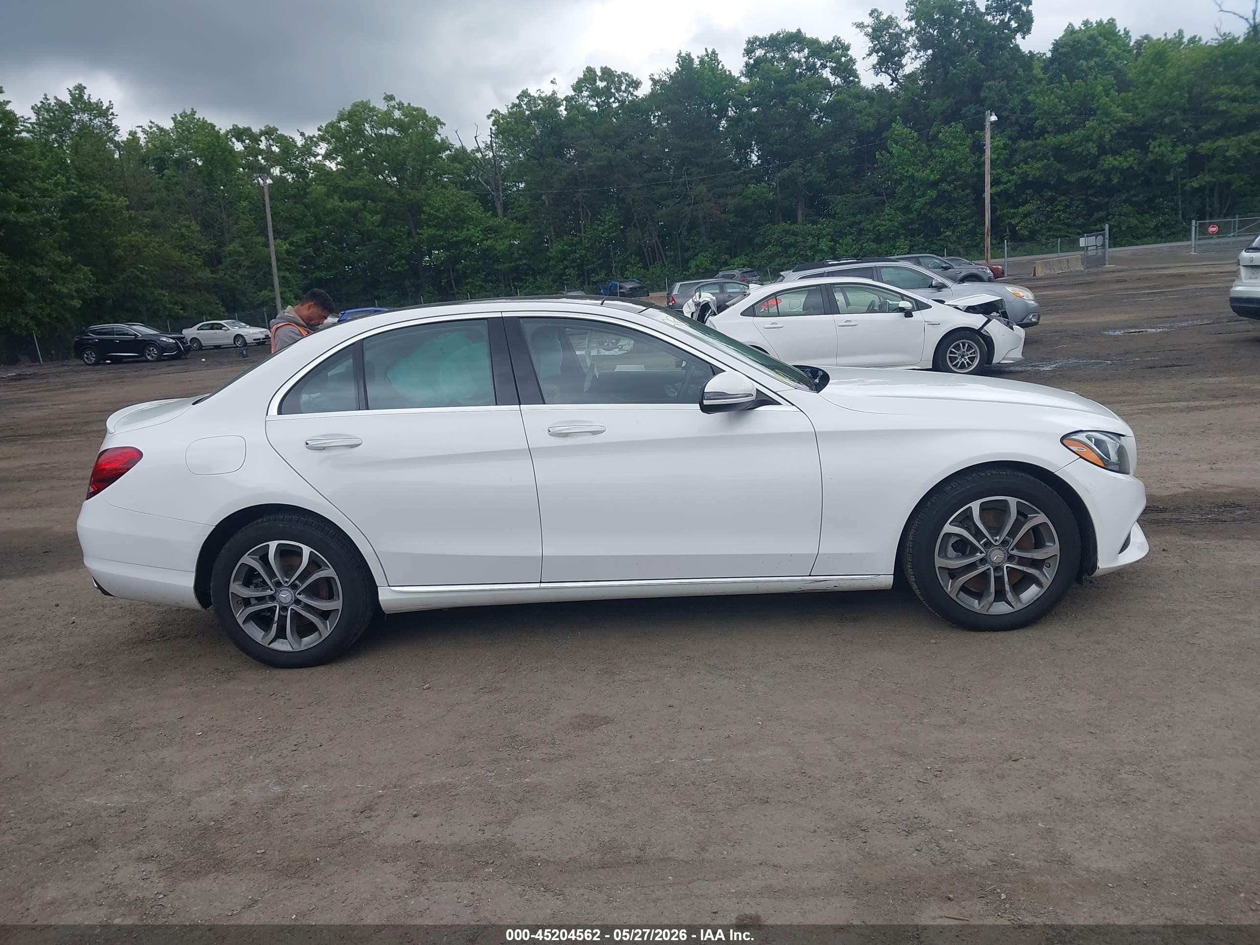 2016 Mercedes-benz C 300 4matic Белый vin: 55SWF4KB6GU118255