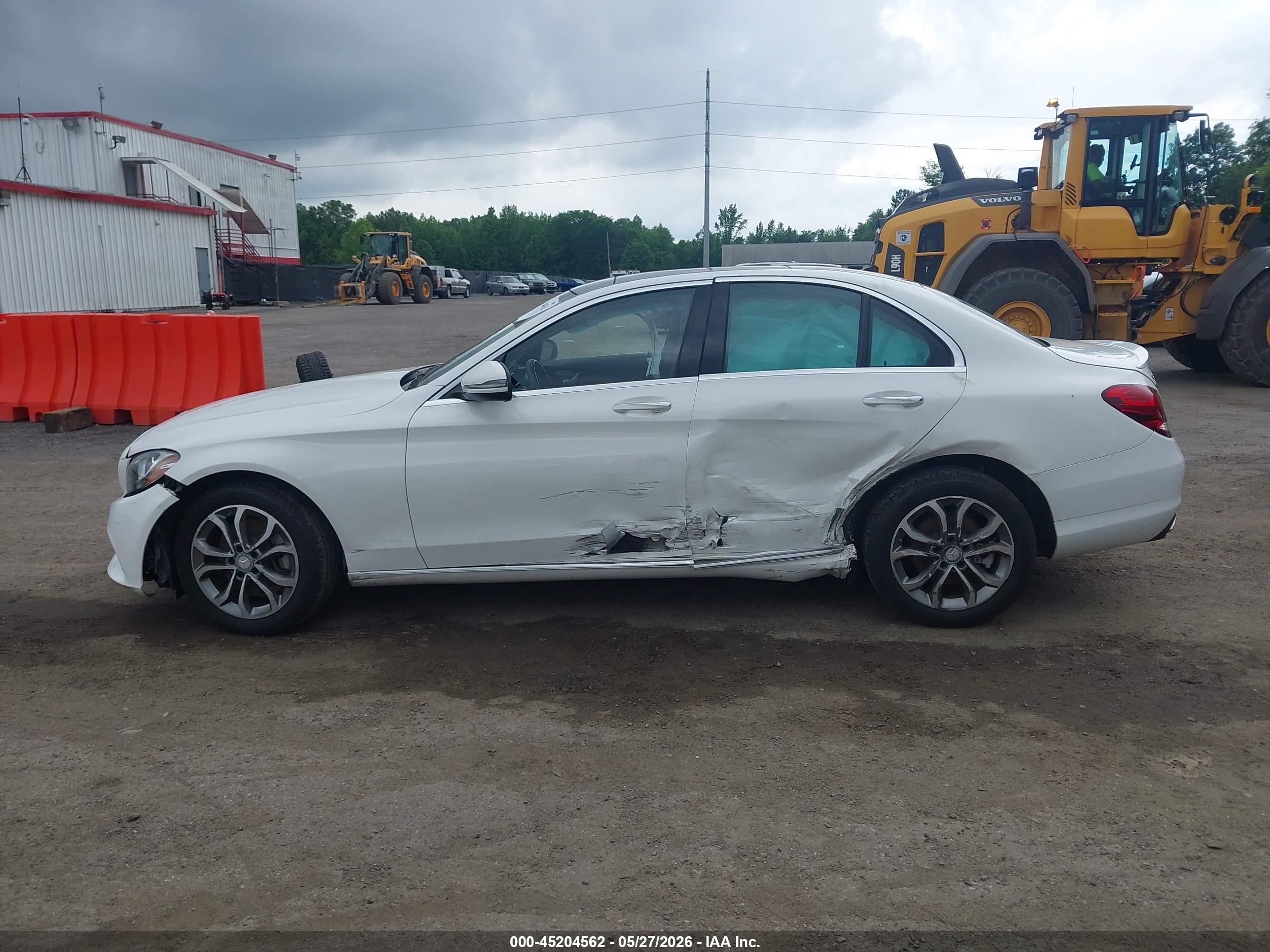 2016 Mercedes-benz C 300 4matic Белый vin: 55SWF4KB6GU118255