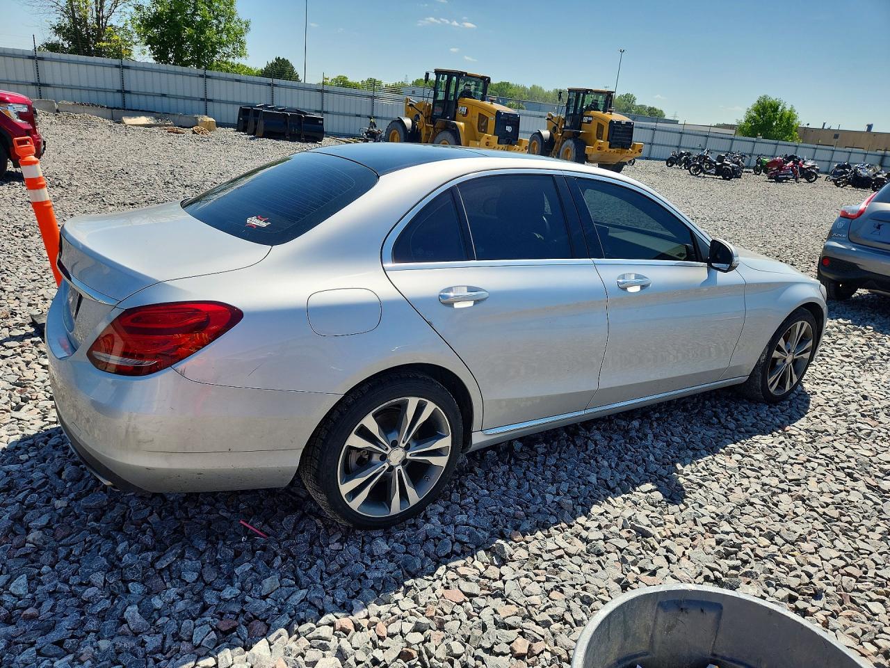 2015 Mercedes-benz C 300 4matic Серебряный vin: 55SWF4KB7FU000813