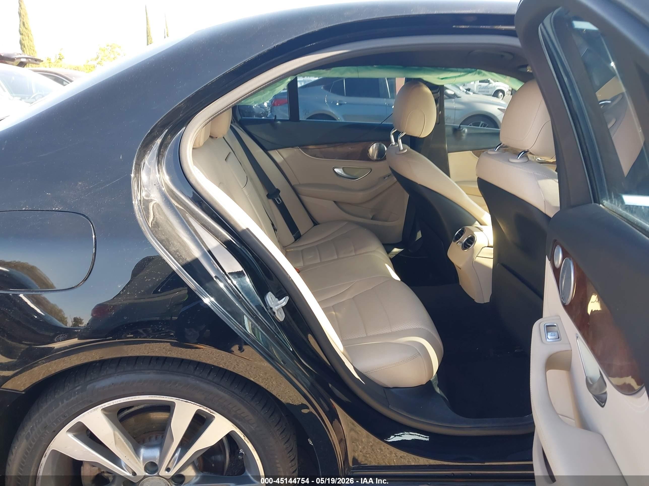 2015 Mercedes-benz C 300 4matic Black vin: 55SWF4KB7FU004408