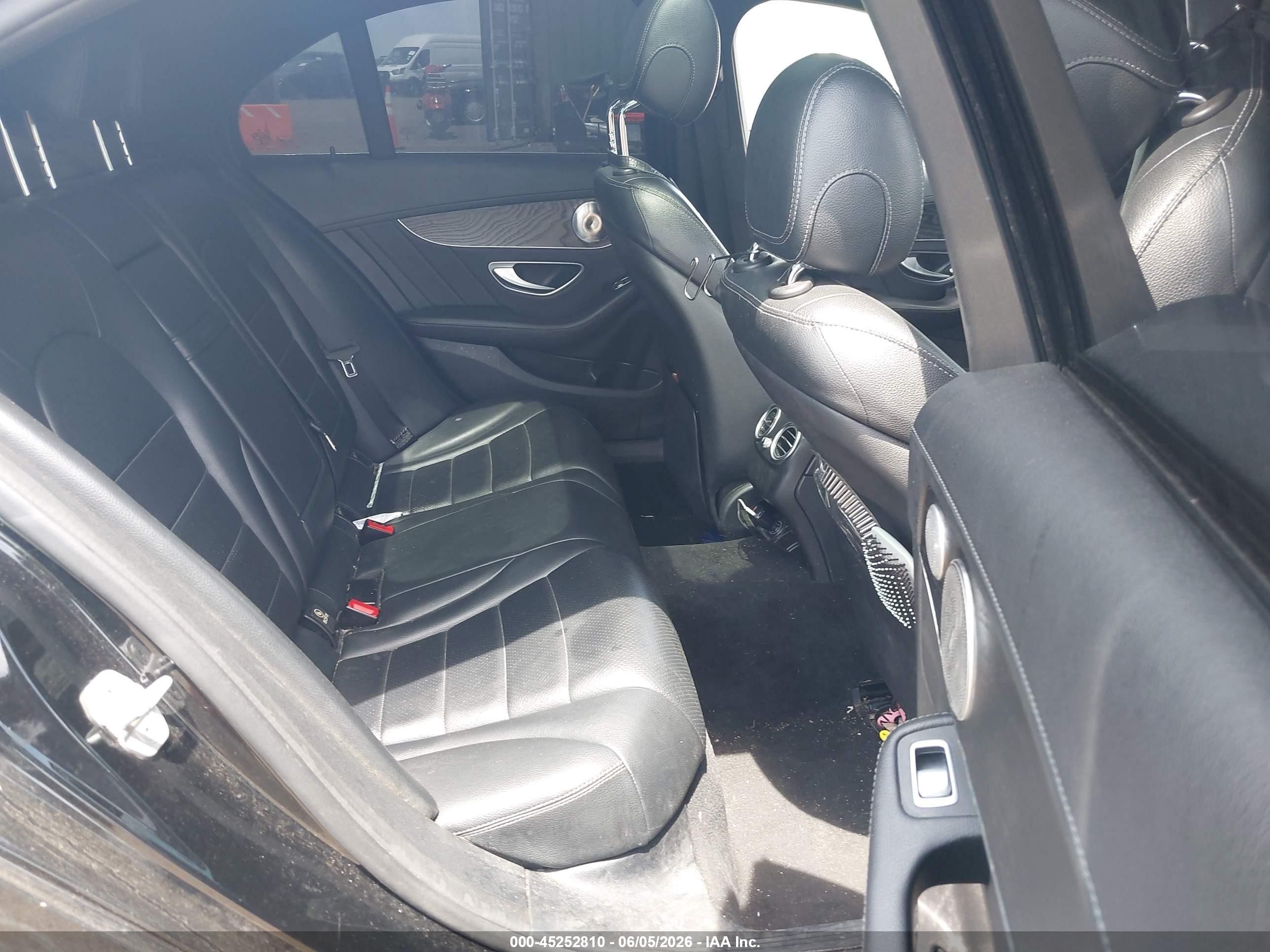 2015 Mercedes-benz C 300 Sport 4matic Черный vin: 55SWF4KB7FU004828