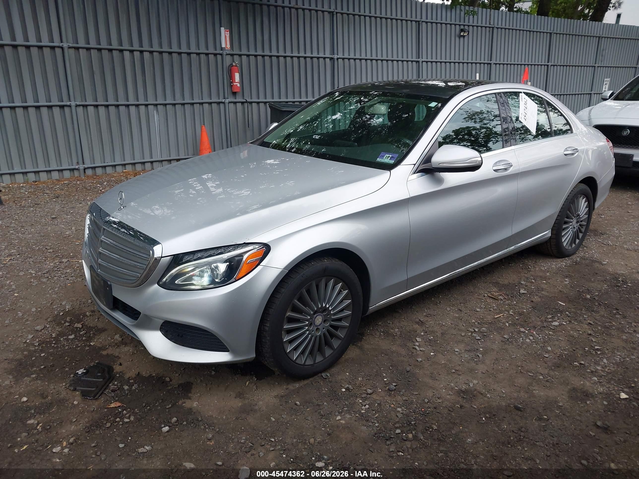 2015 Mercedes-benz C 300 Luxury 4matic Silver vin: 55SWF4KB7FU009057