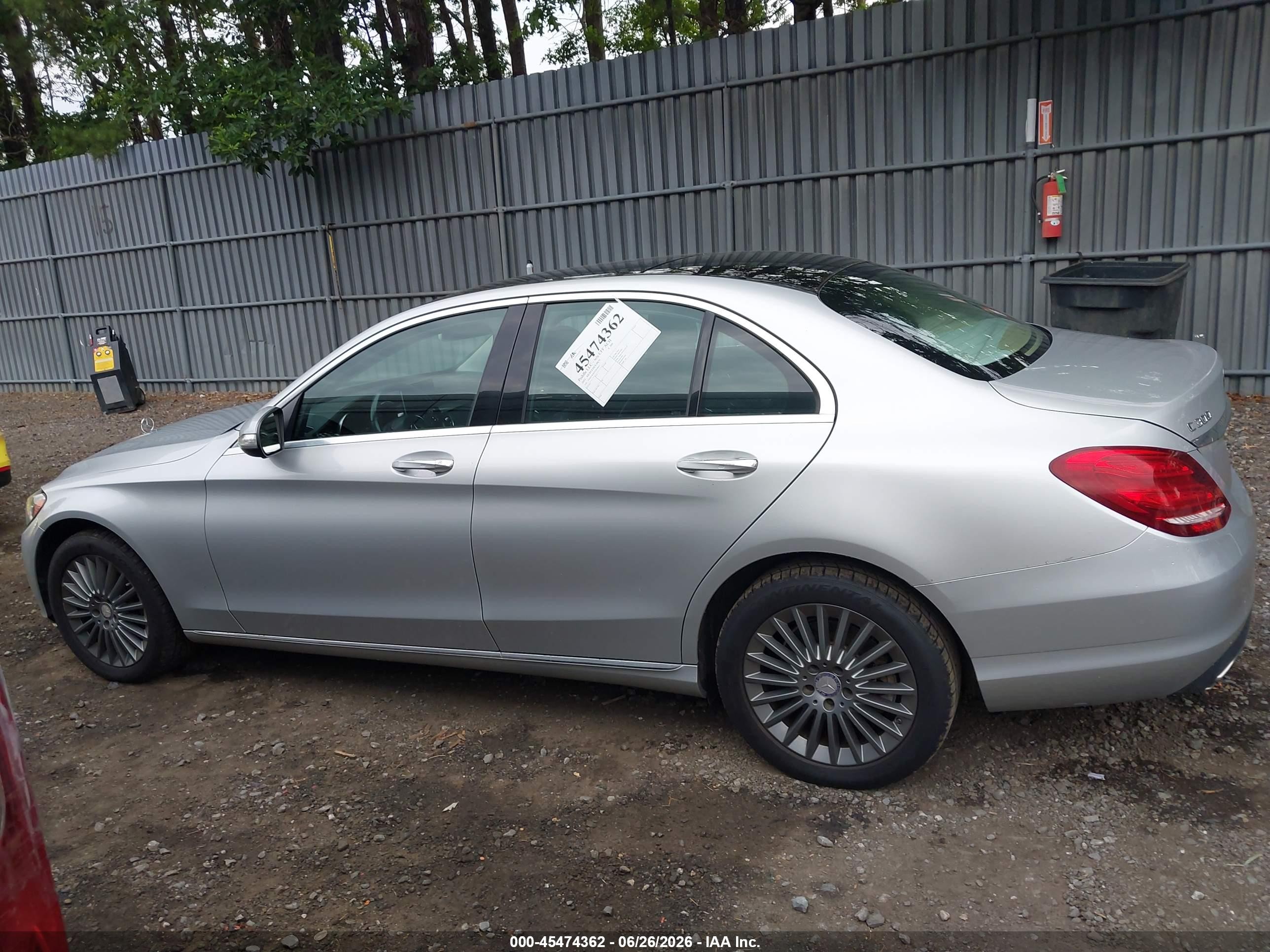 2015 Mercedes-benz C 300 Luxury 4matic Silver vin: 55SWF4KB7FU009057