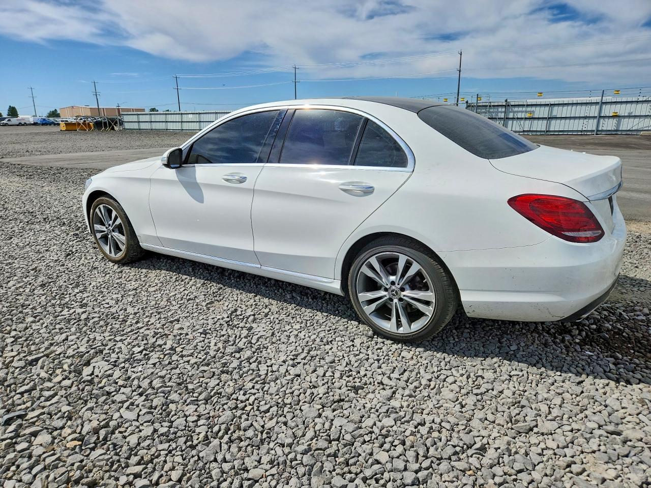 2015 Mercedes-benz C 300 4matic White vin: 55SWF4KB7FU016378