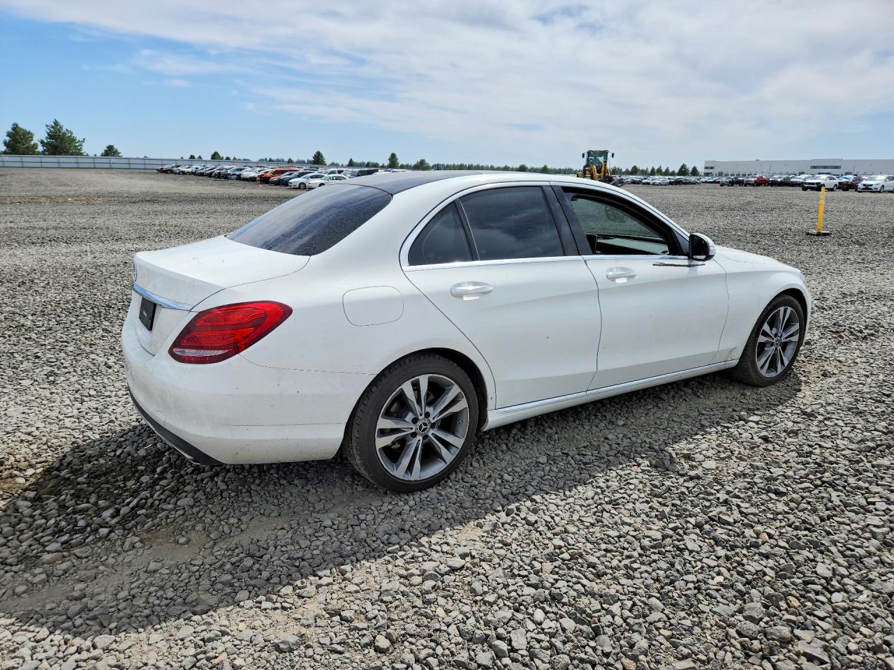 2015 Mercedes-benz C 300 4matic White vin: 55SWF4KB7FU016378