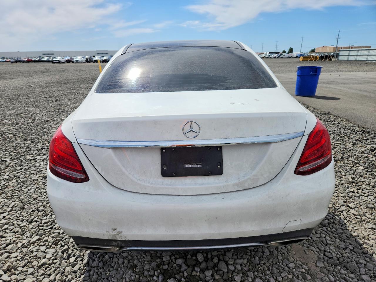 2015 Mercedes-benz C 300 4matic White vin: 55SWF4KB7FU016378