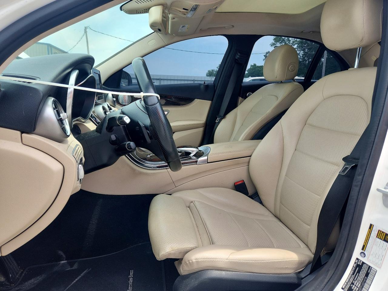 2015 Mercedes-benz C 300 4matic White vin: 55SWF4KB7FU021418