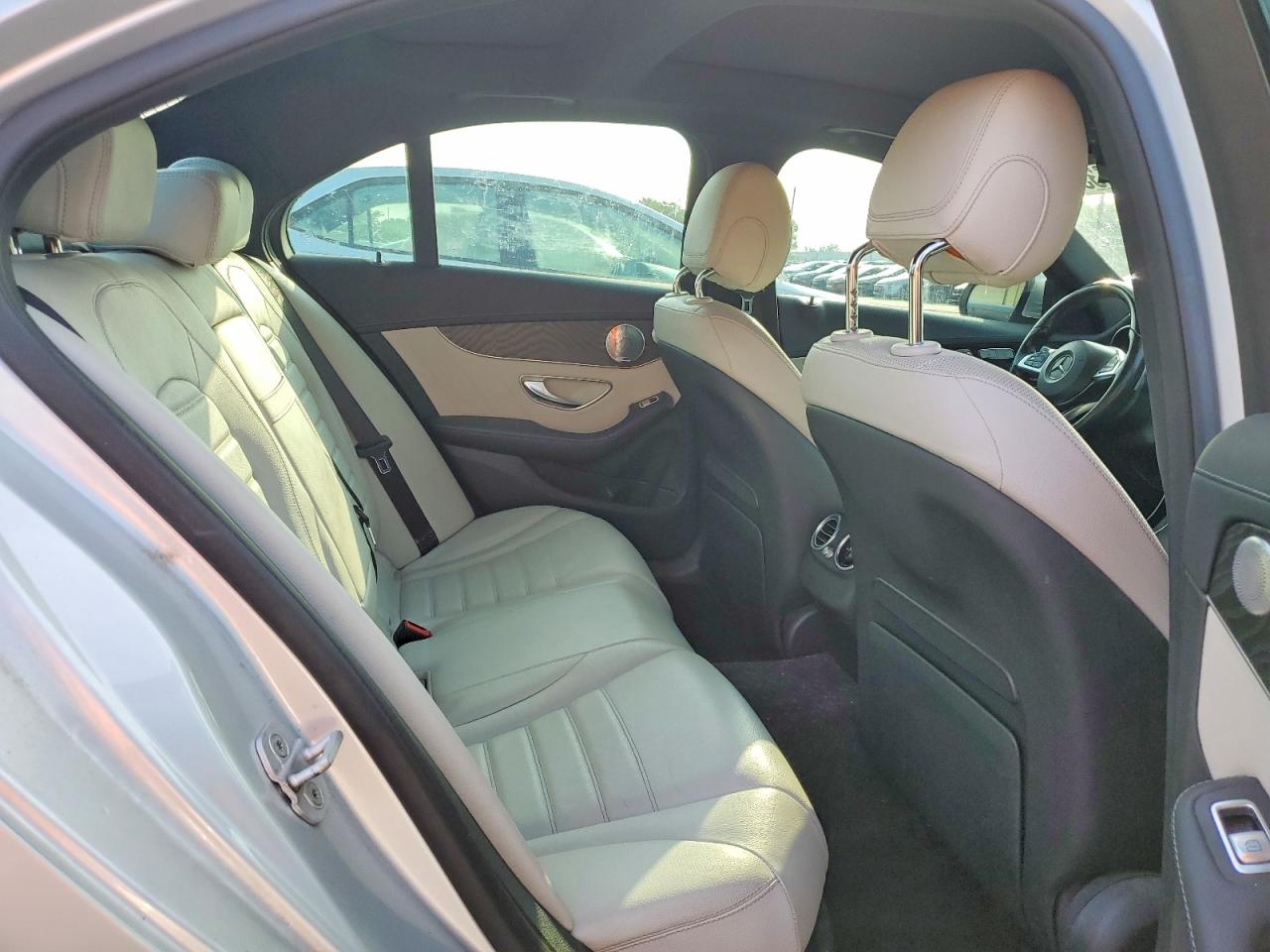 2015 Mercedes-benz C 300 4matic Silver vin: 55SWF4KB7FU041443