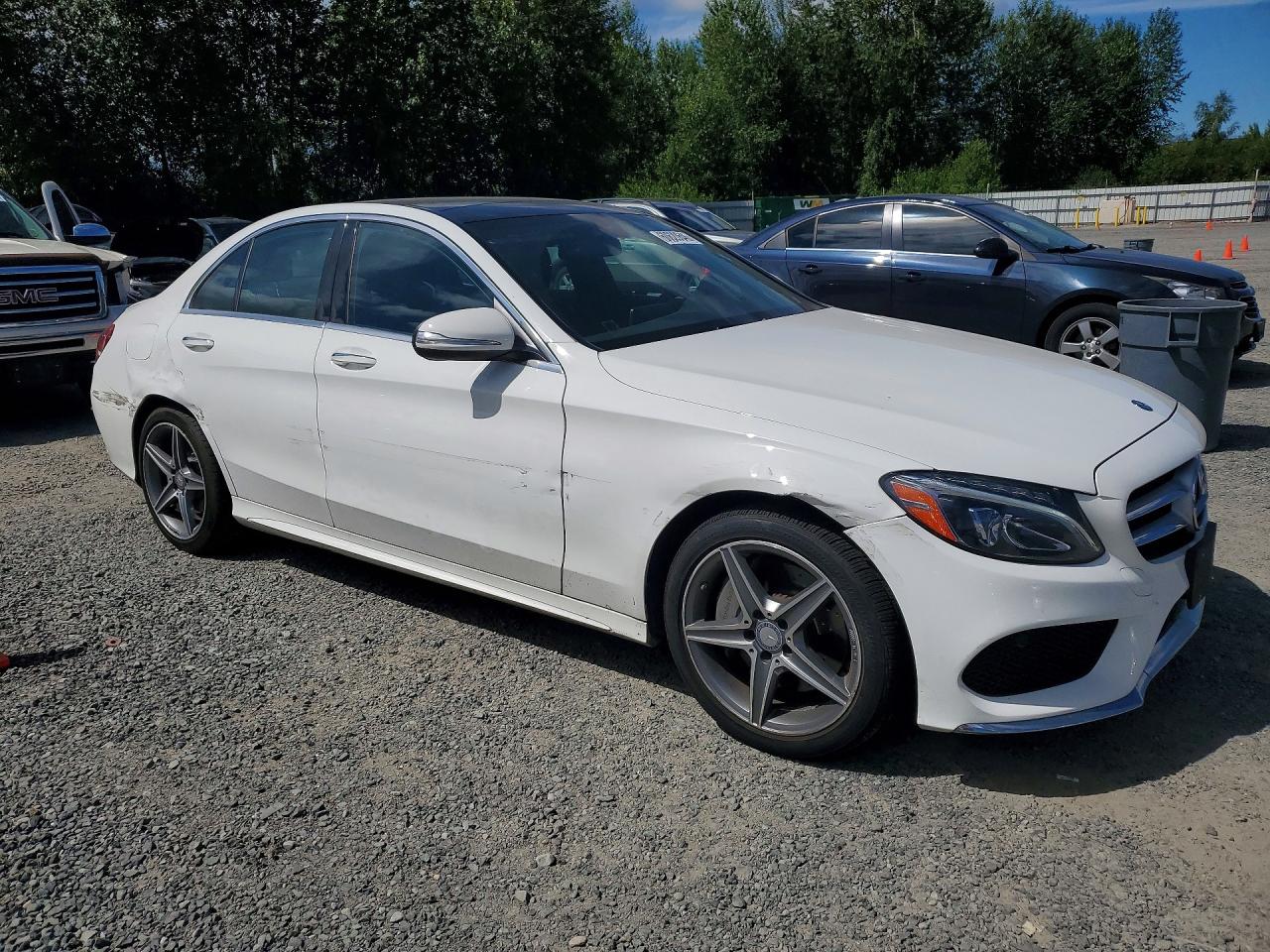 2015 Mercedes-benz C 300 4matic White vin: 55SWF4KB7FU073602