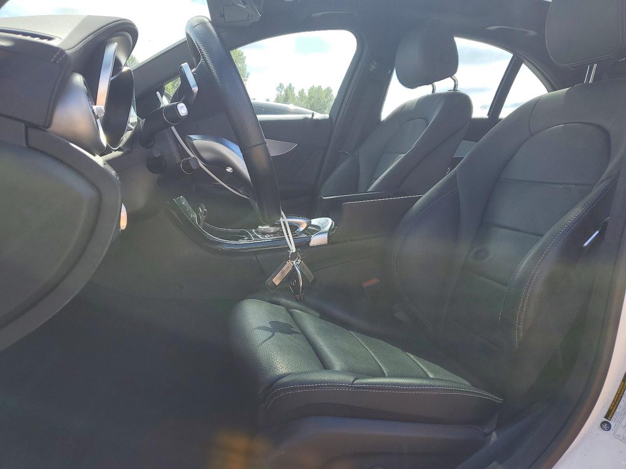 2015 Mercedes-benz C 300 4matic White vin: 55SWF4KB7FU073602