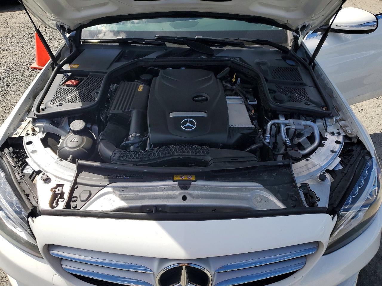 2015 Mercedes-benz C 300 4matic White vin: 55SWF4KB7FU073602