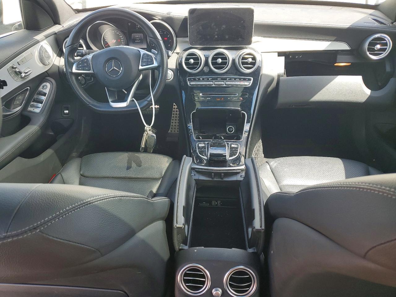 2015 Mercedes-benz C 300 4matic White vin: 55SWF4KB7FU073602