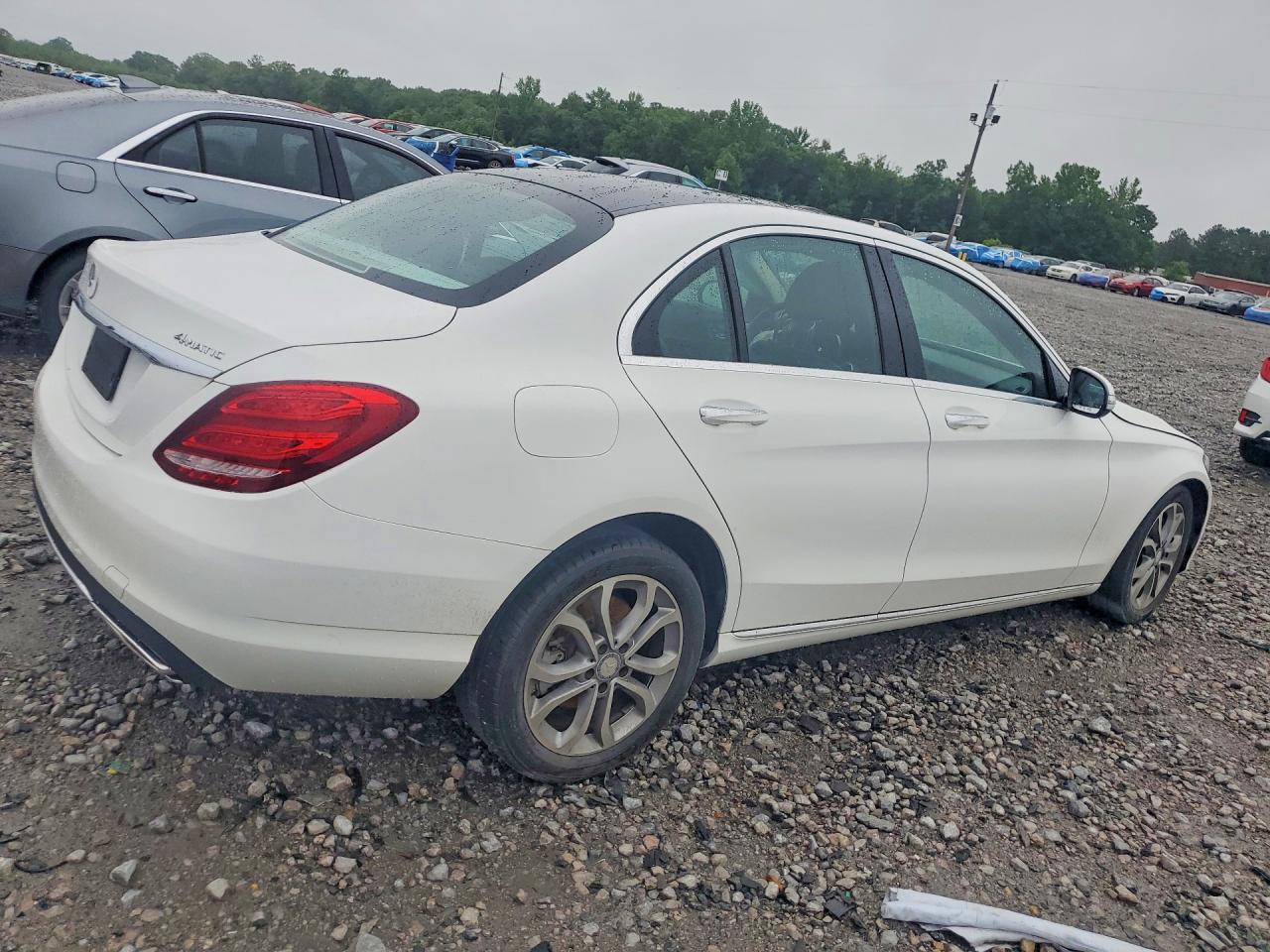 2015 Mercedes-benz C 300 4matic White vin: 55SWF4KB7FU082266