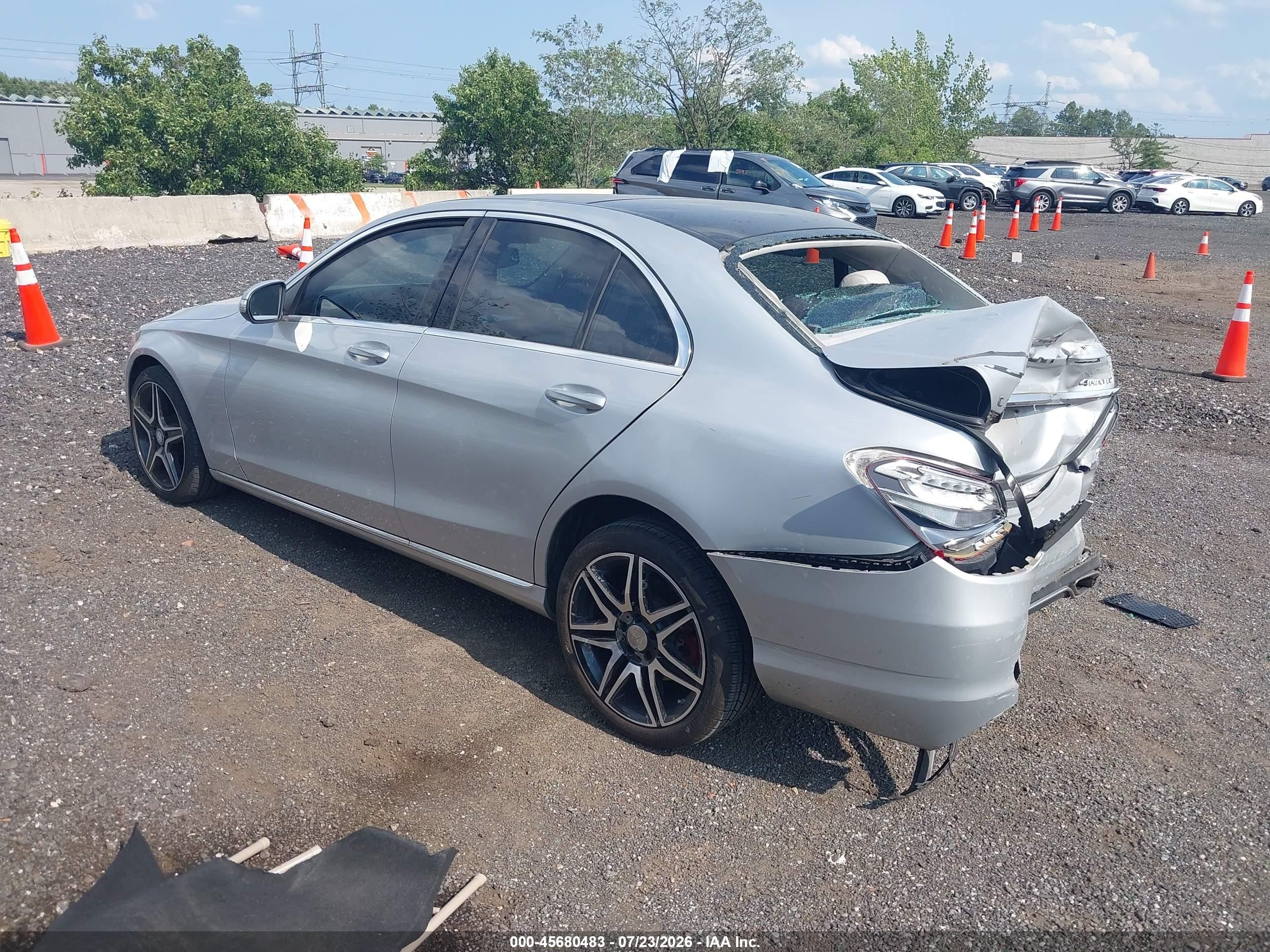 2015 Mercedes-benz C 300 4matic Silver vin: 55SWF4KB7FU087158