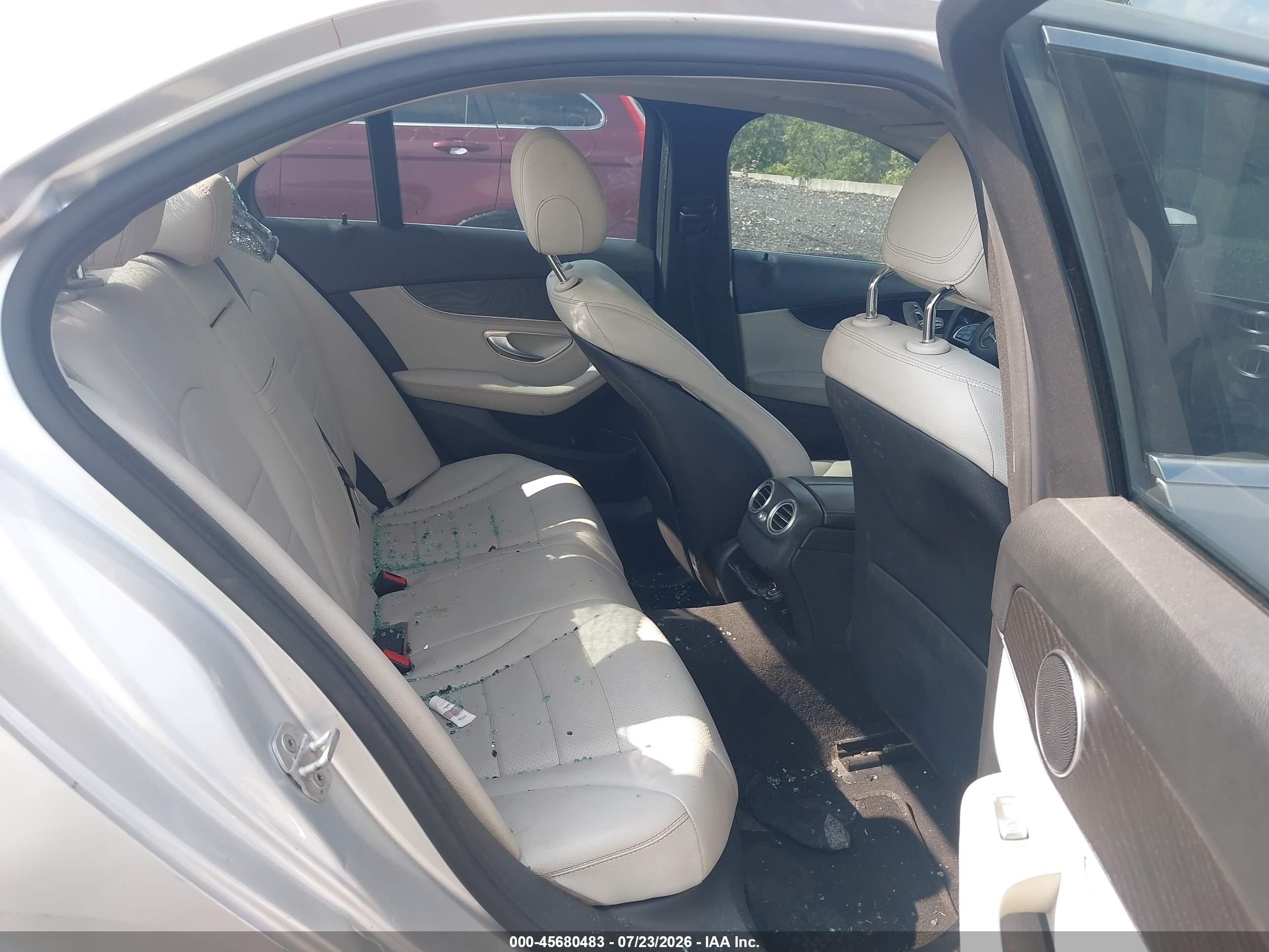 2015 Mercedes-benz C 300 4matic Silver vin: 55SWF4KB7FU087158