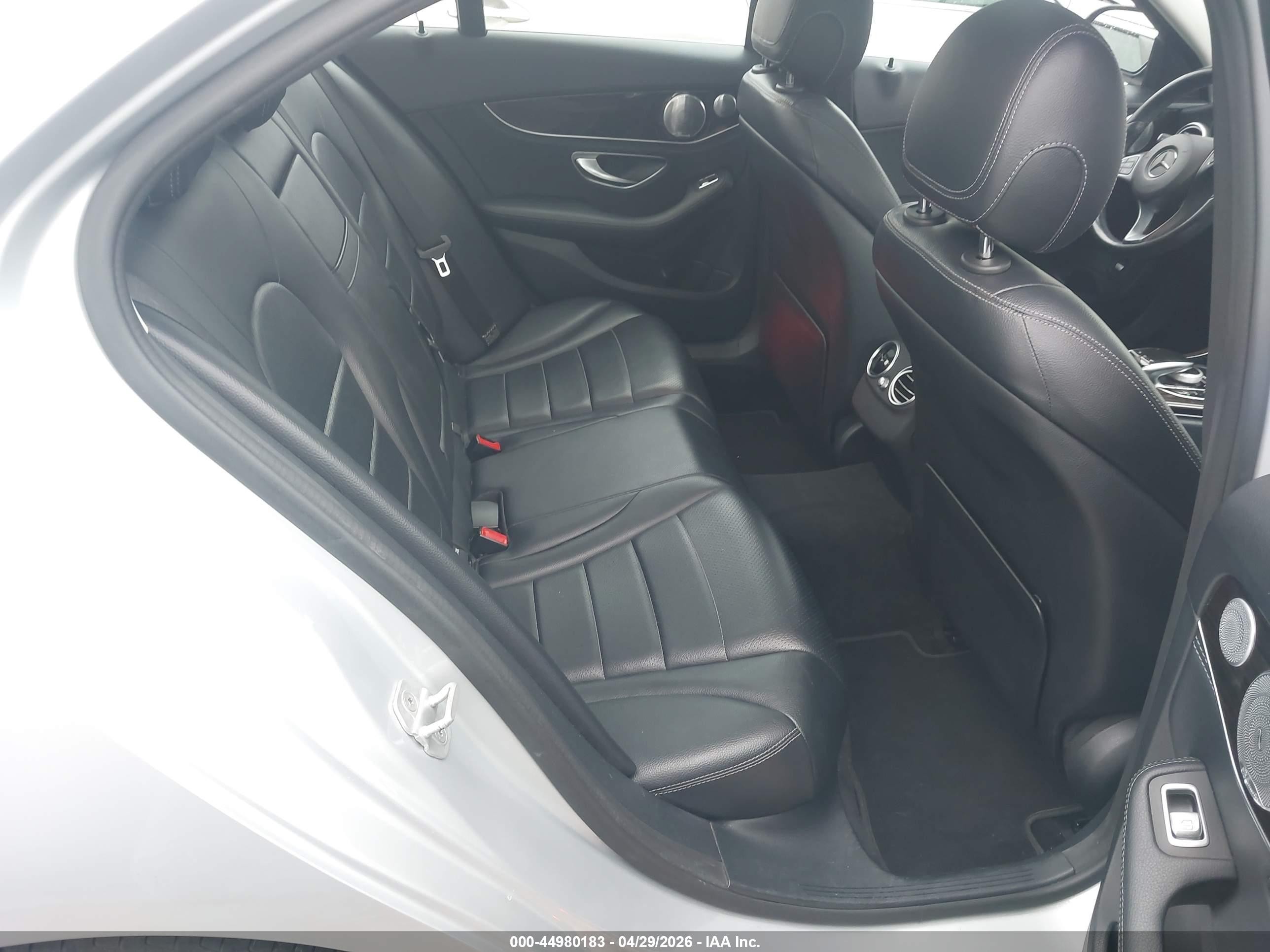 2015 Mercedes-benz C 300 4matic Silver vin: 55SWF4KB8FU000870