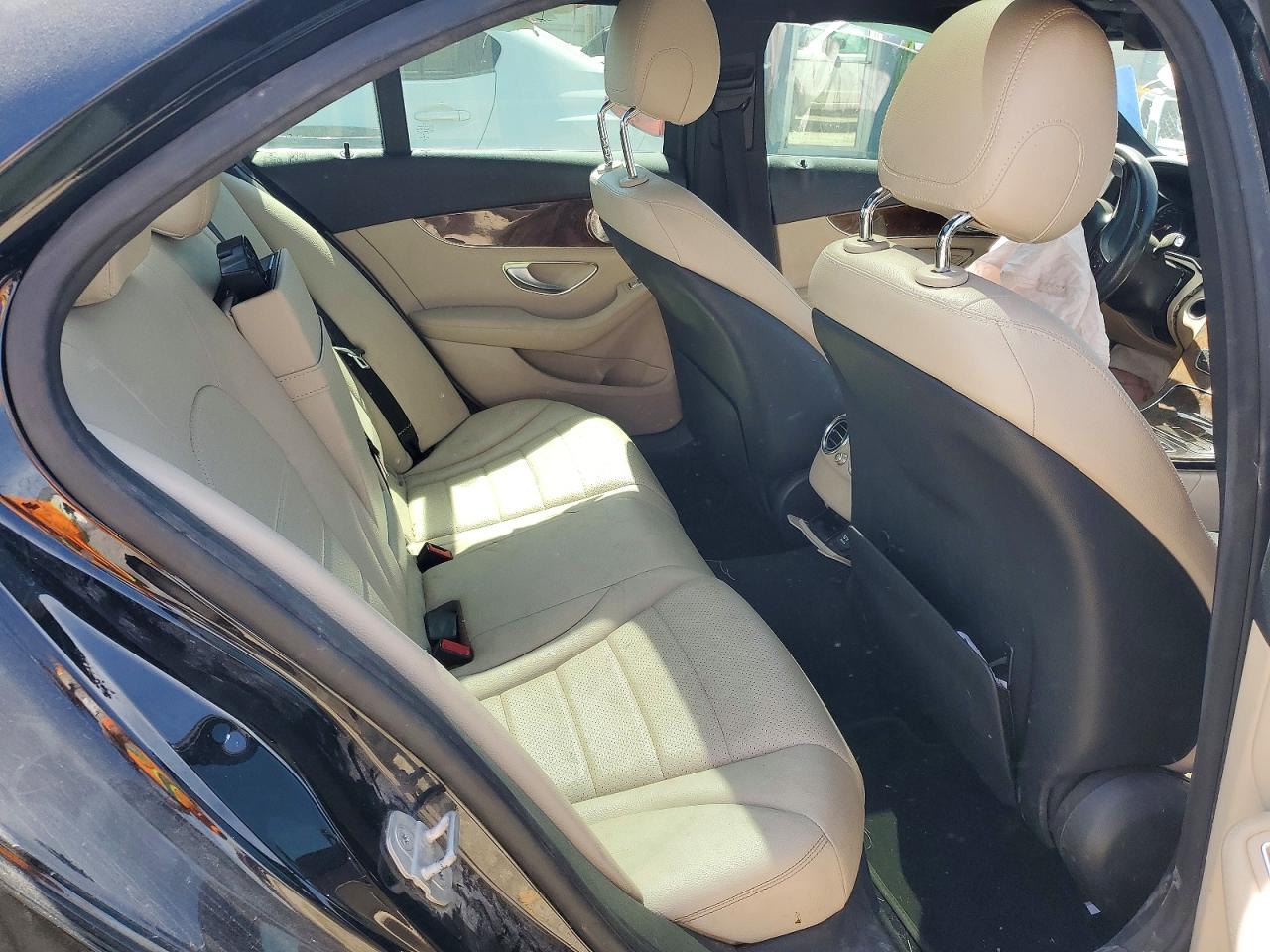 2015 Mercedes-benz C 300 4matic Black vin: 55SWF4KB8FU002070