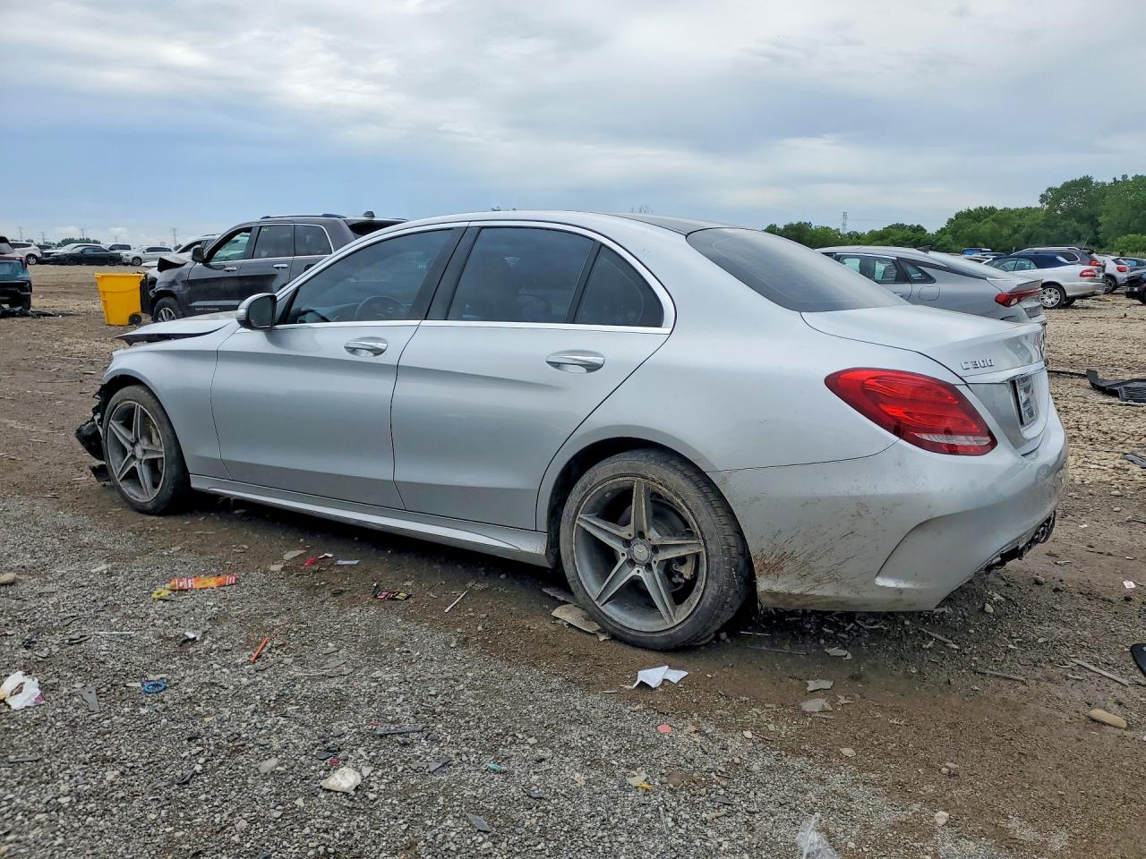 2015 Mercedes-benz C 300 4matic Серебряный vin: 55SWF4KB8FU005616