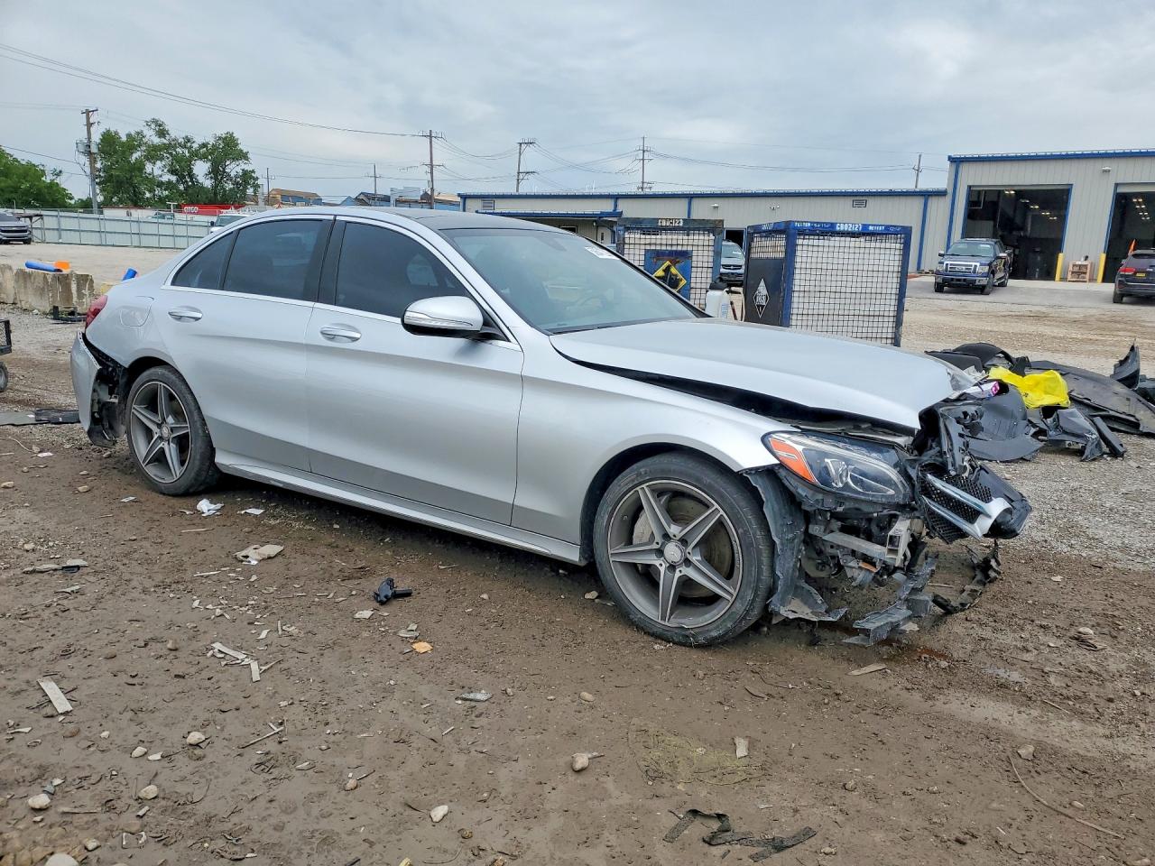2015 Mercedes-benz C 300 4matic Серебряный vin: 55SWF4KB8FU005616