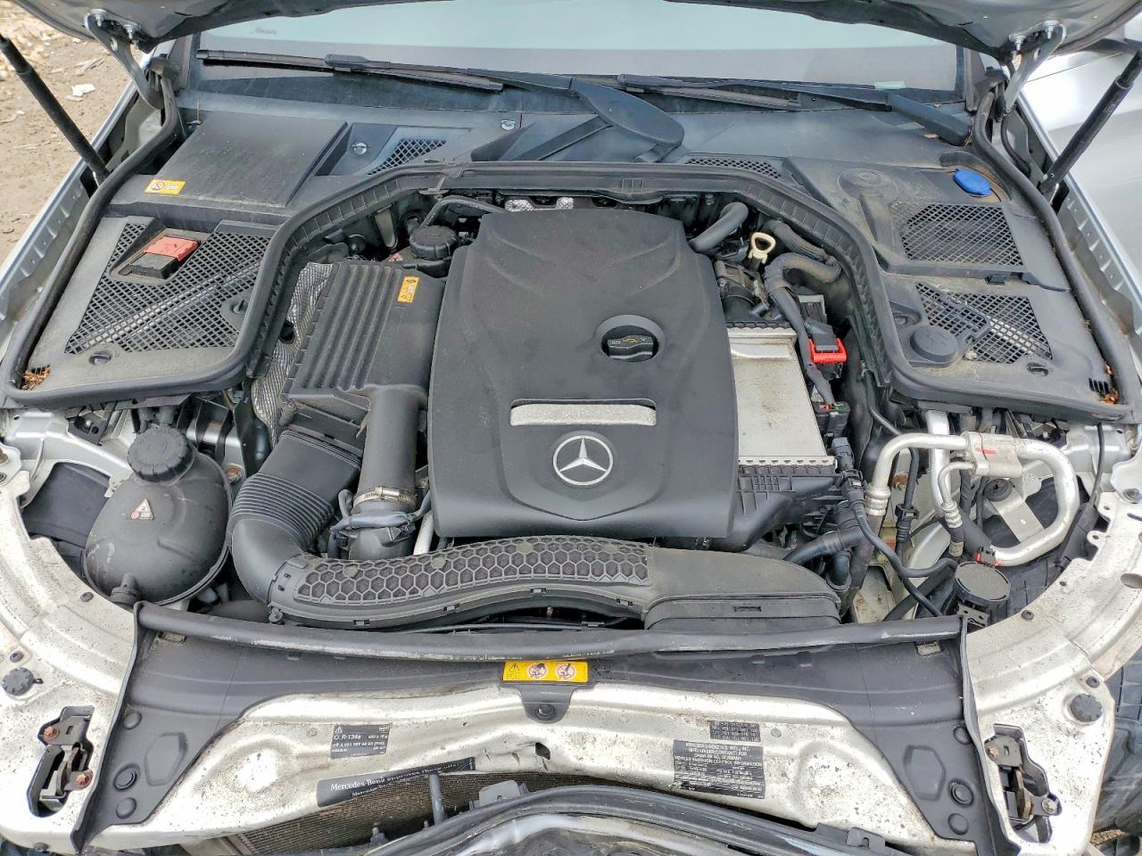 2015 Mercedes-benz C 300 4matic Серебряный vin: 55SWF4KB8FU005616