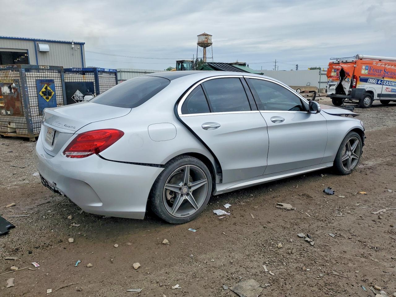 2015 Mercedes-benz C 300 4matic Серебряный vin: 55SWF4KB8FU005616