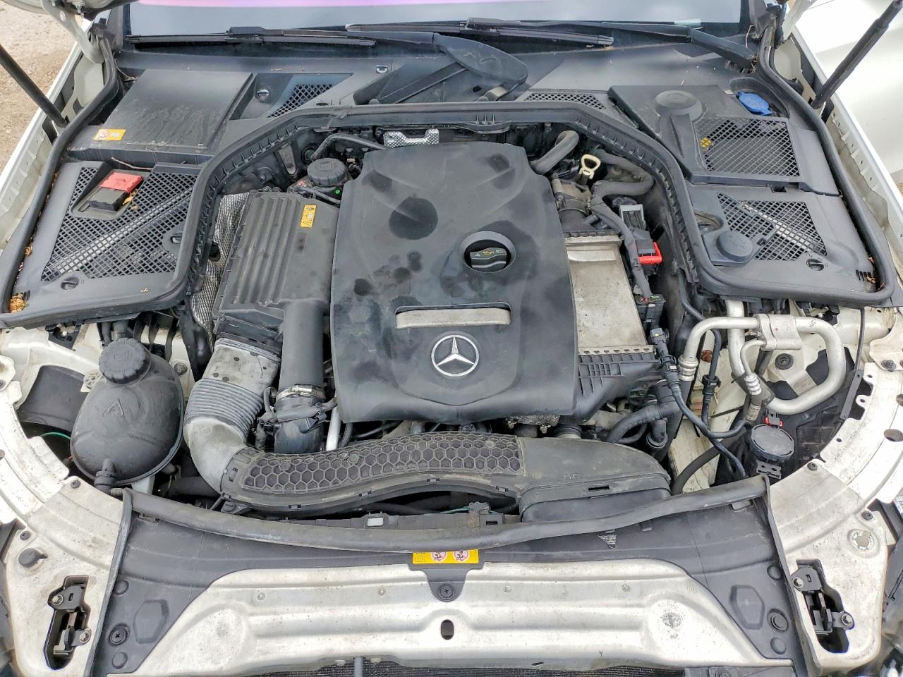2015 Mercedes-benz C 300 4matic White vin: 55SWF4KB8FU005843
