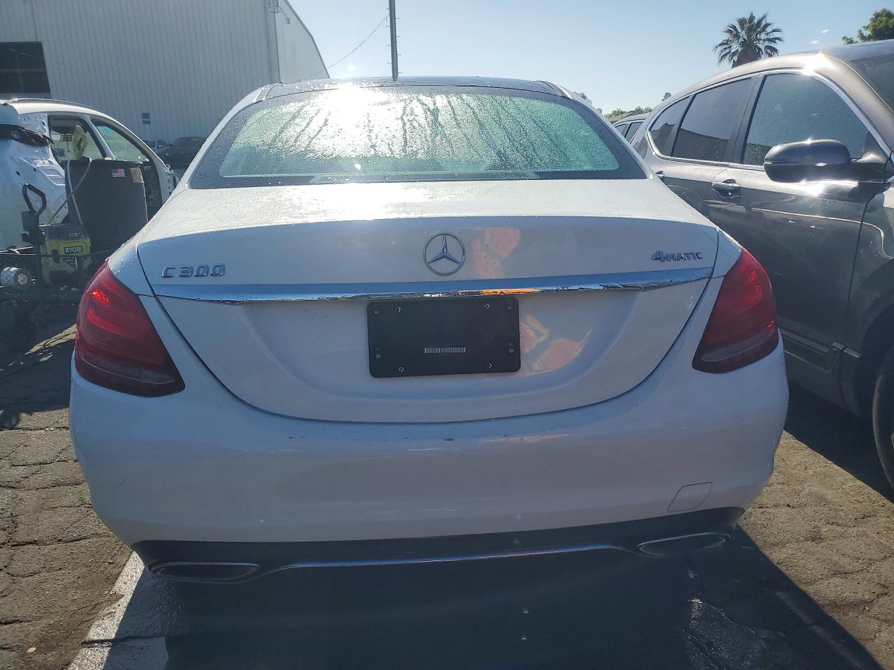 2015 Mercedes-benz C 300 4matic Белый vin: 55SWF4KB8FU011058