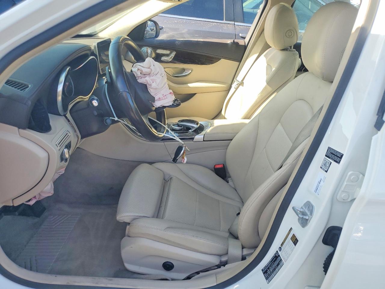 2015 Mercedes-benz C 300 4matic Белый vin: 55SWF4KB8FU011058
