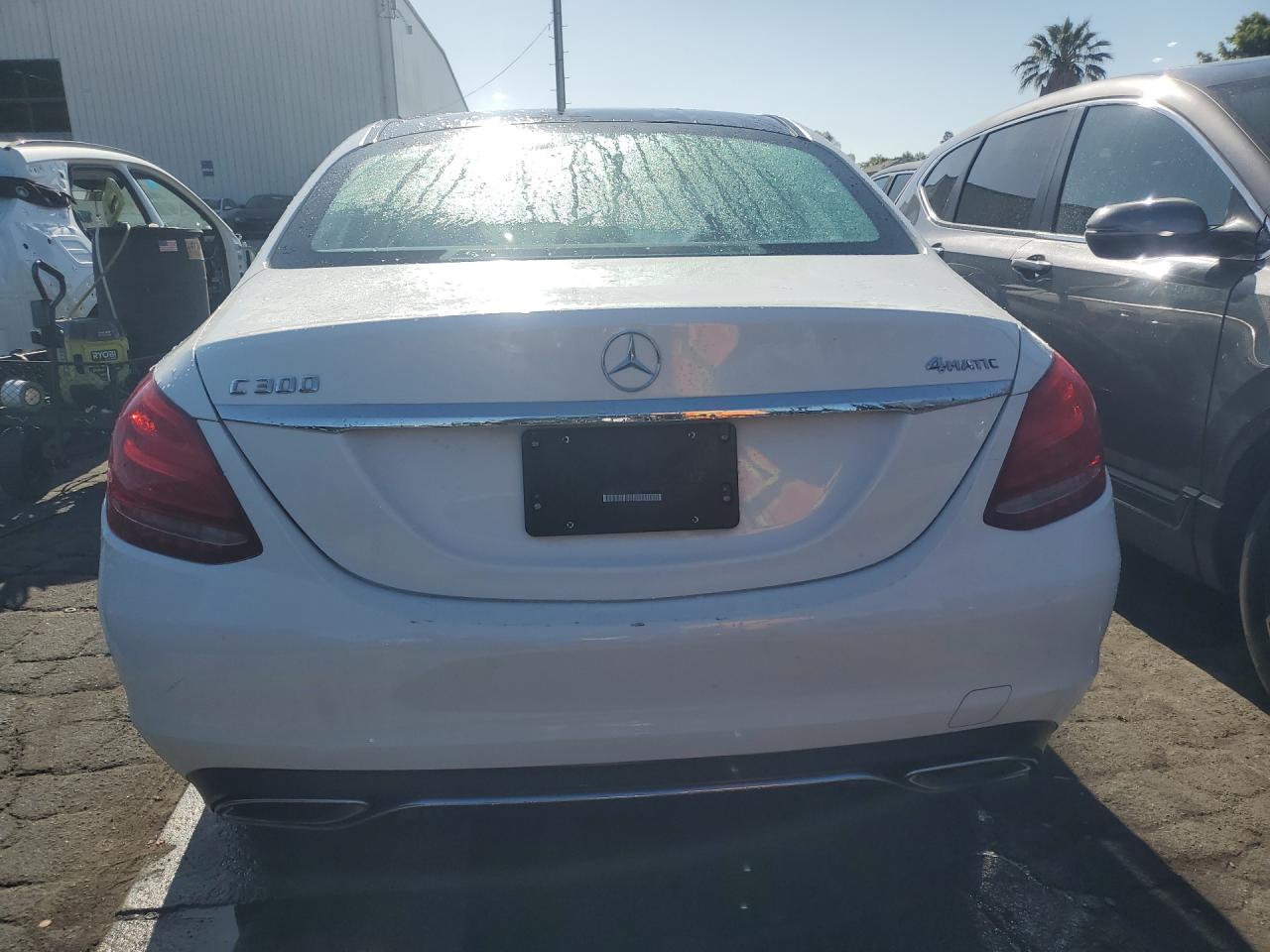 2015 Mercedes-benz C 300 4matic Белый vin: 55SWF4KB8FU011058 Damage: Rear Bumper, Chipped, 3