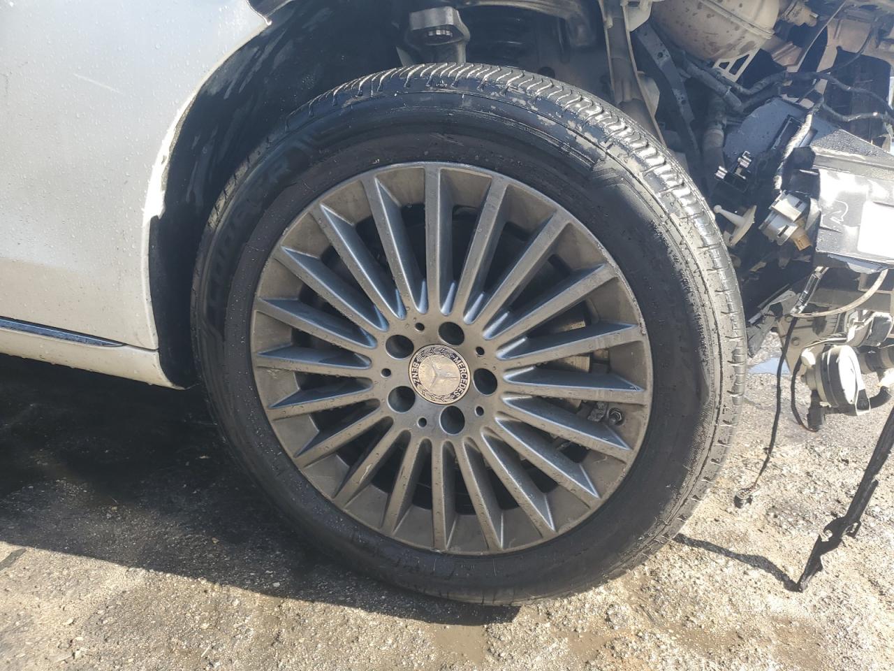 2015 Mercedes-benz C 300 4matic Белый vin: 55SWF4KB8FU011058 Damage: Right Front Wheel, Curb Rash, 5 To 6 Inches