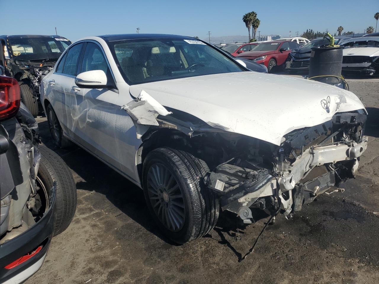 2015 Mercedes-benz C 300 4matic Белый vin: 55SWF4KB8FU011058 Damage: Hood, Dent(S) W/No Paint Dmg, > 12 Inches