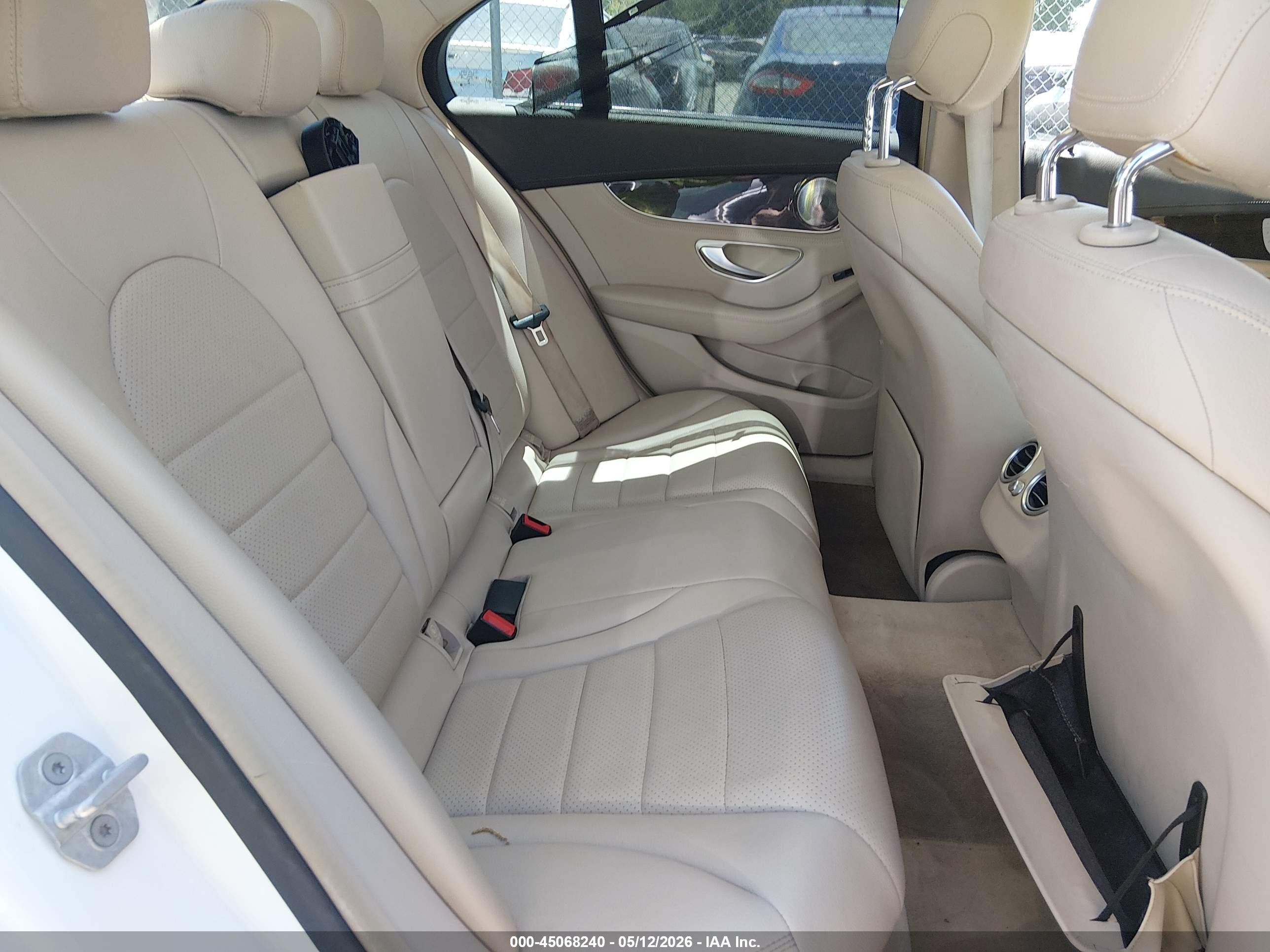 2015 Mercedes-benz C 300 Luxury 4matic White vin: 55SWF4KB8FU016826
